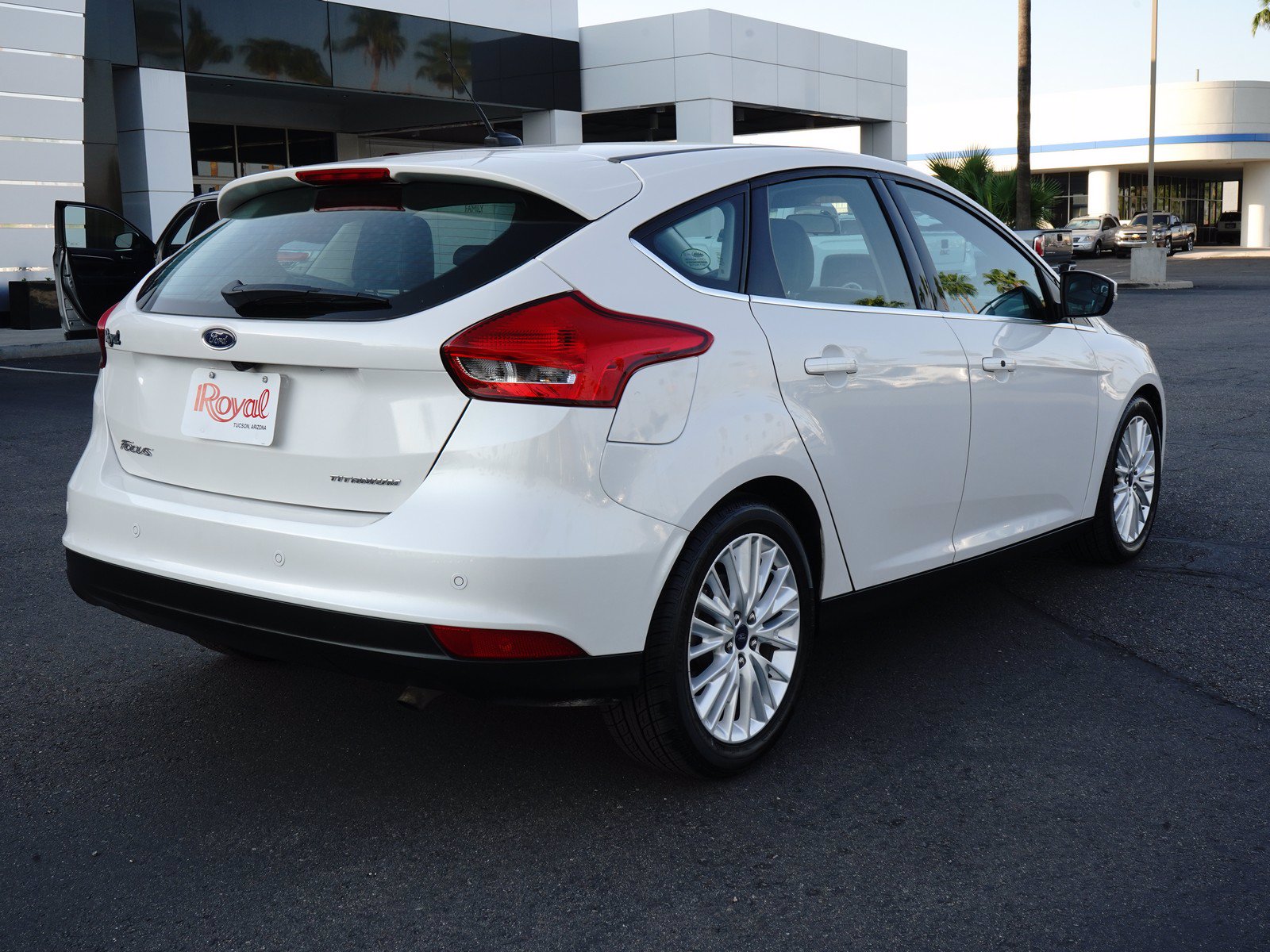 Pre-Owned 2015 Ford Focus Titanium Hatchback in Tucson #B32653A | Royal Kia